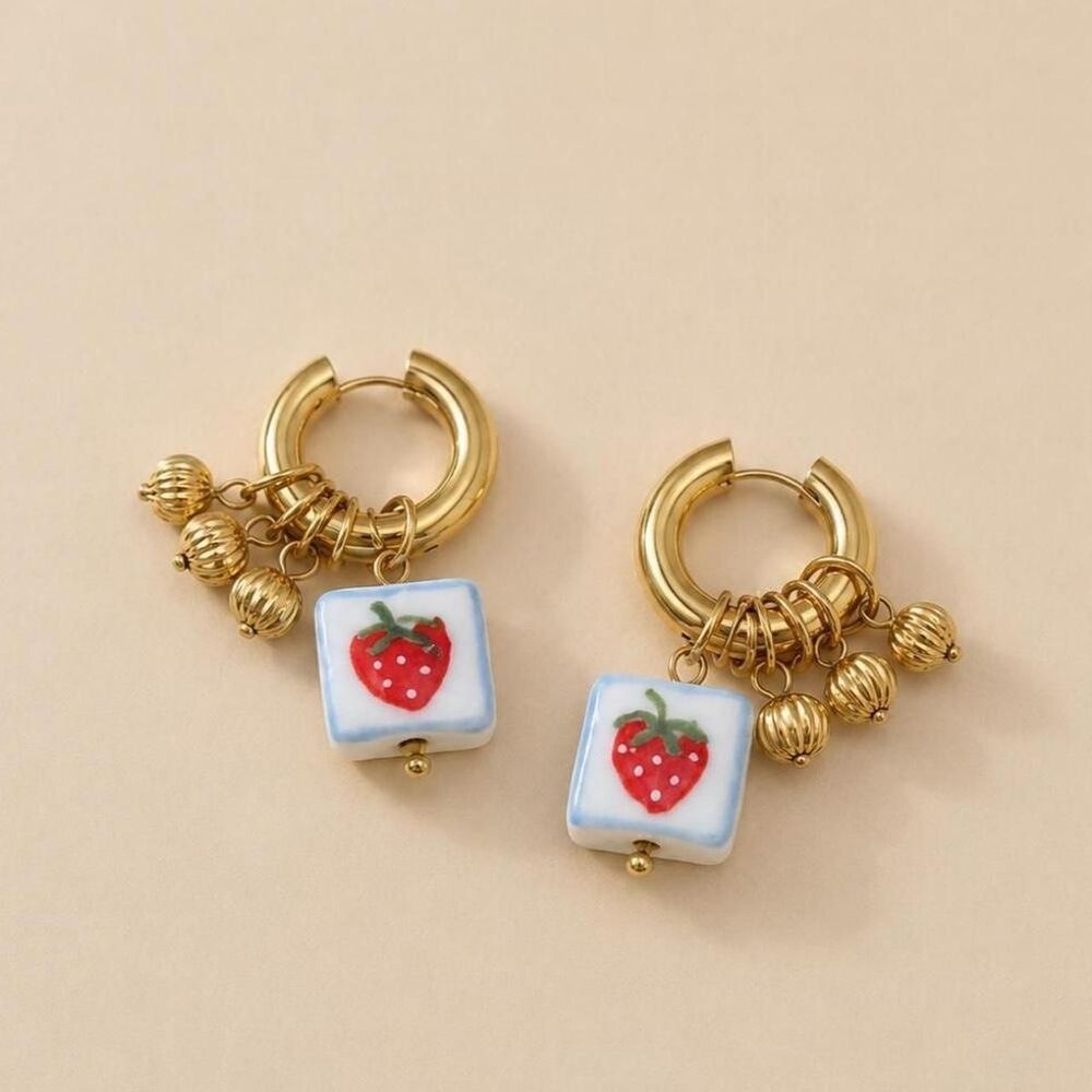 strawberry hoop earrings D61